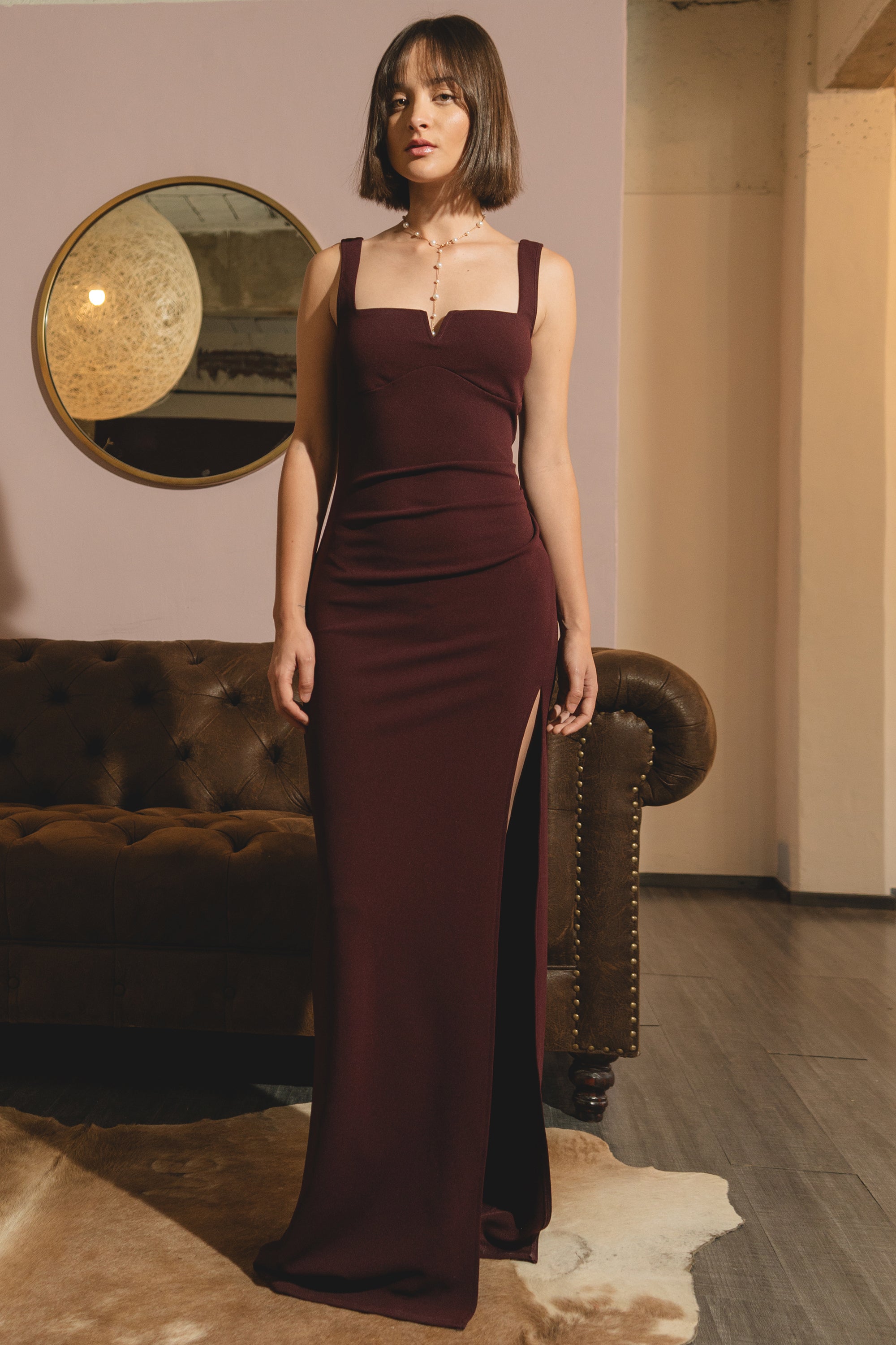 Vestido maxi detalle costado VINO