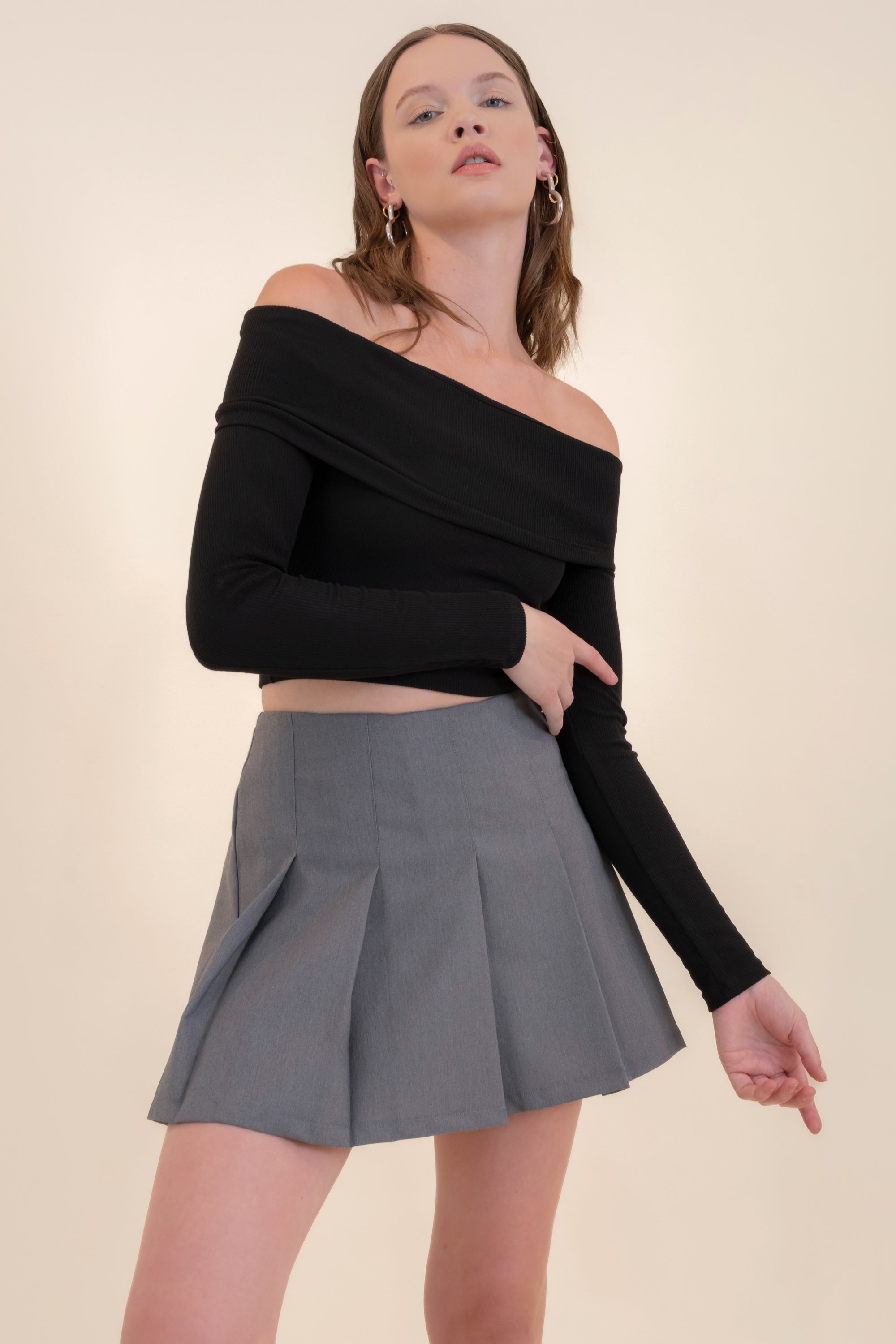 Top off shoulder manga larga rib