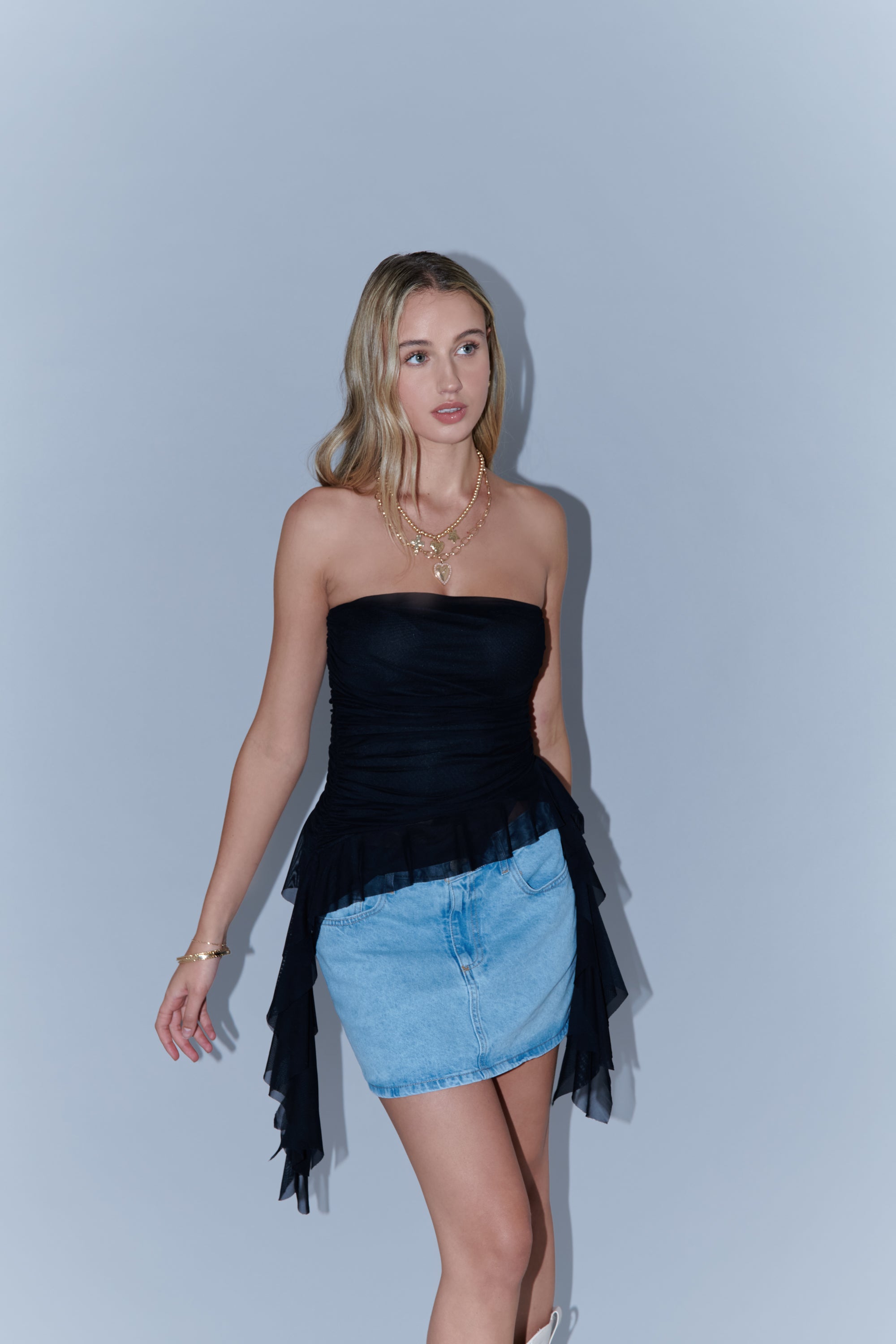 Top strapless drapeado con tiras NEGRO