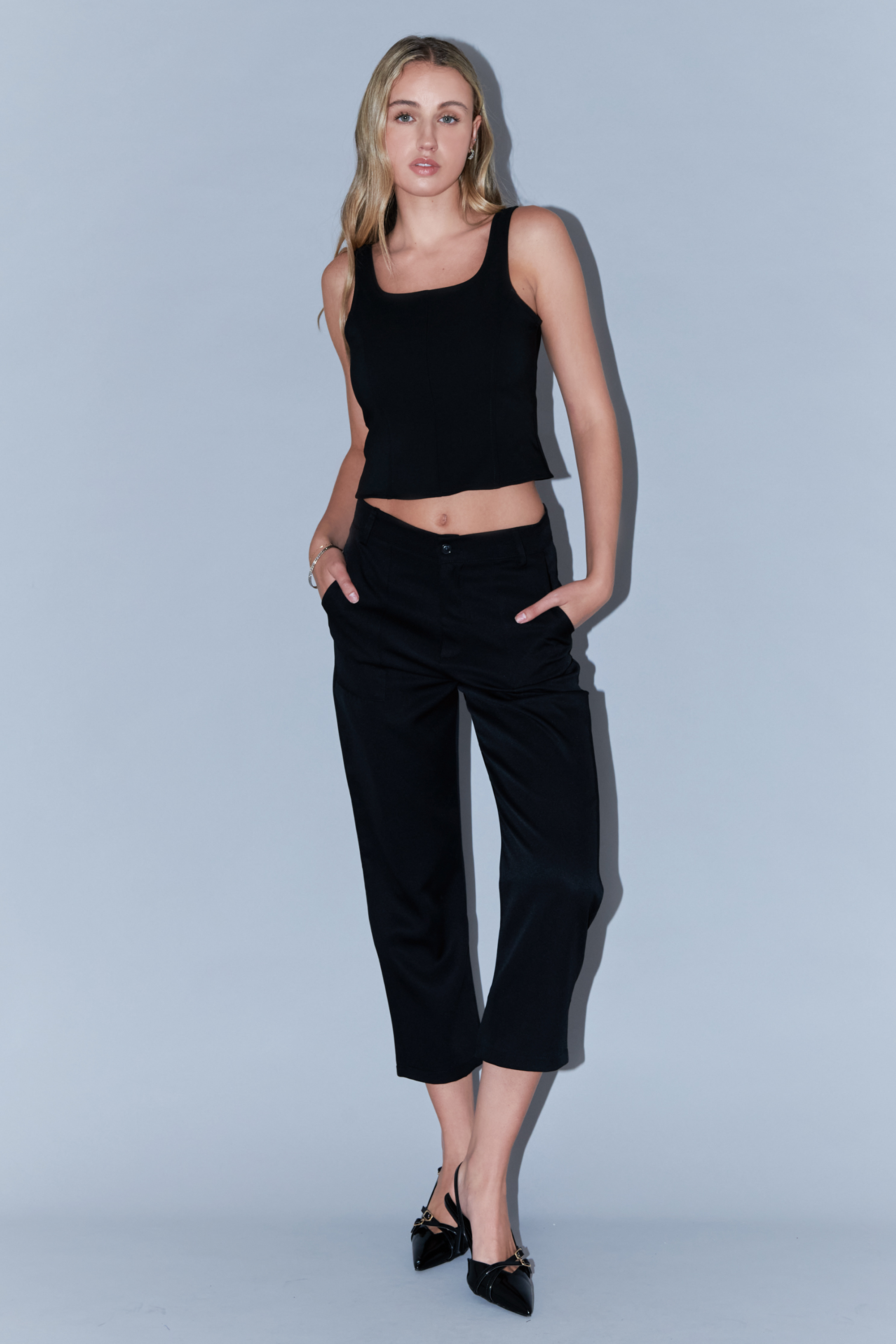 Pantalón Cintura Alta Capri Bolsas NEGRO