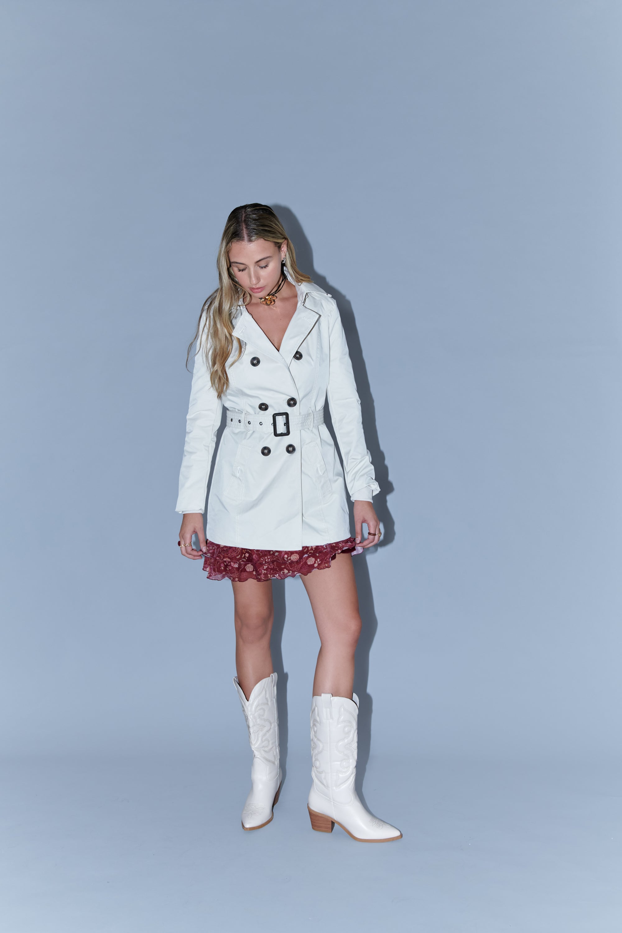 Gabardina ajustada capucha CREMA