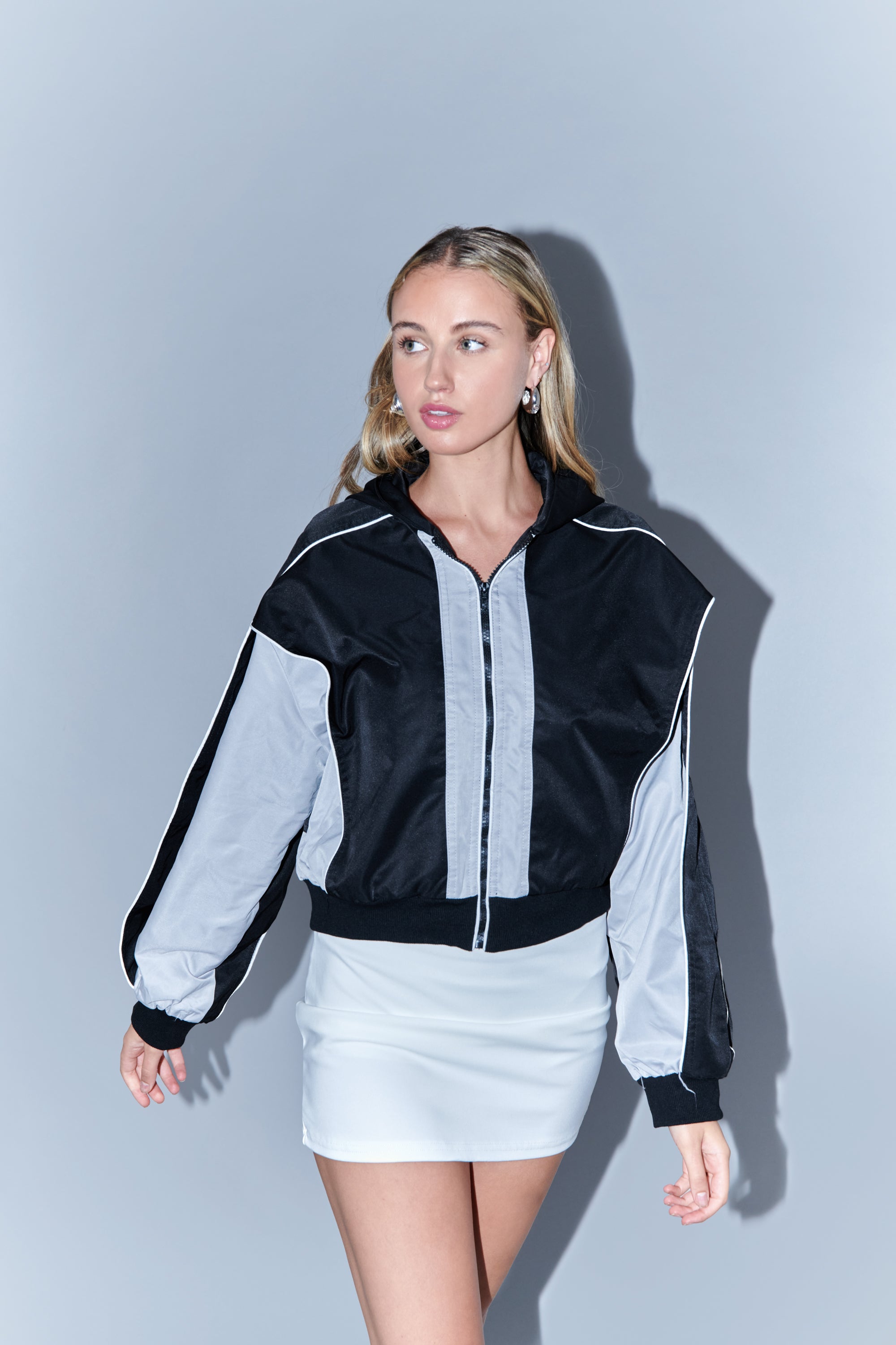 Chamarra ligera detalle contraste NEGRO