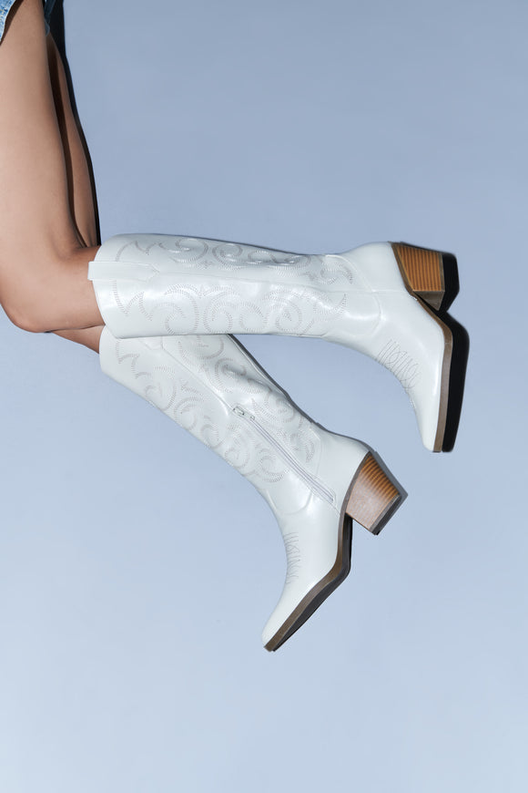 Bota larga vaquera bordados