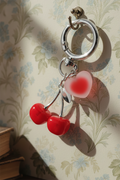 Charm cel corazon cerezas