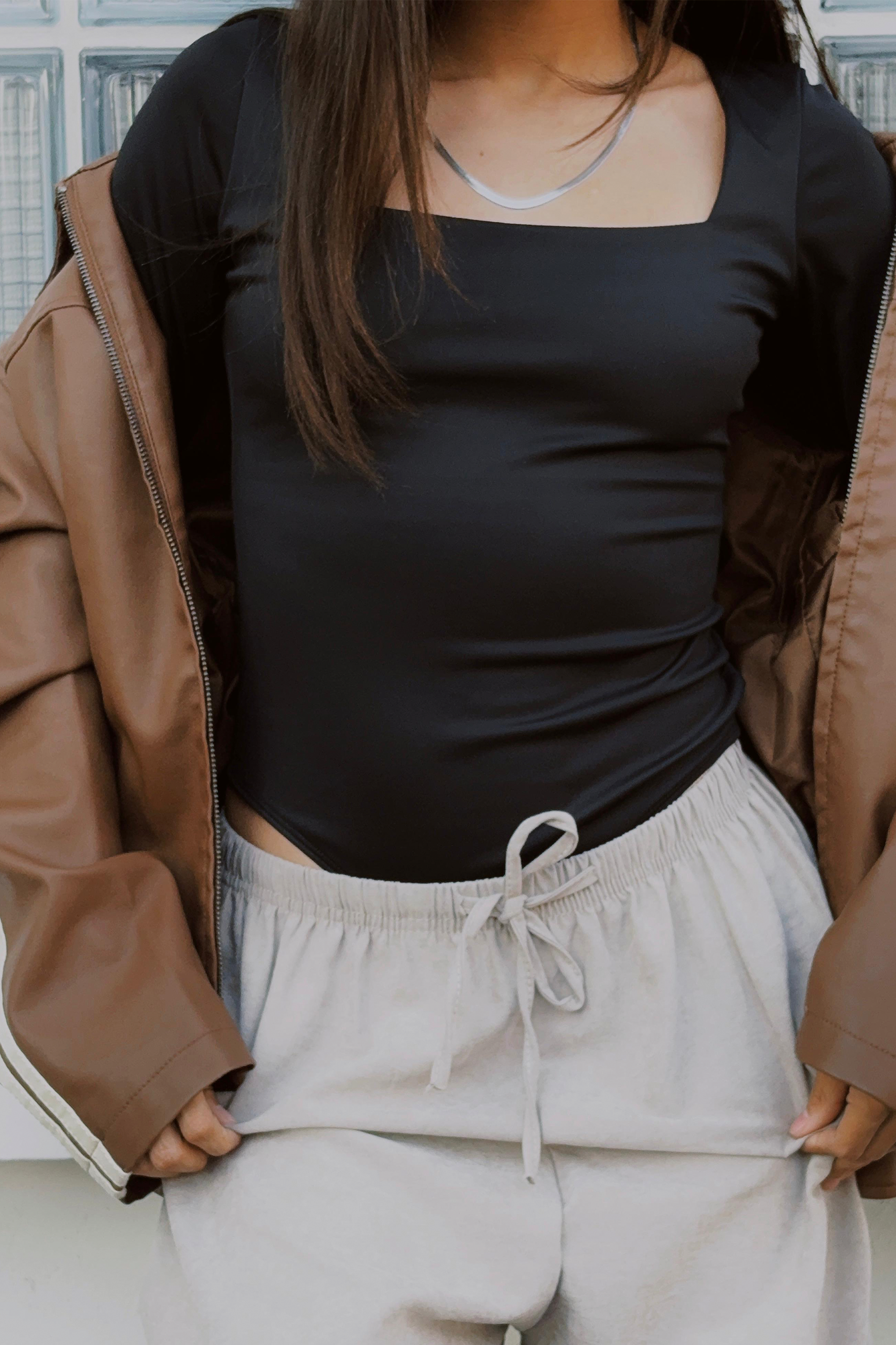 BODY ESCOTE CUADRADO M/L NEGRO