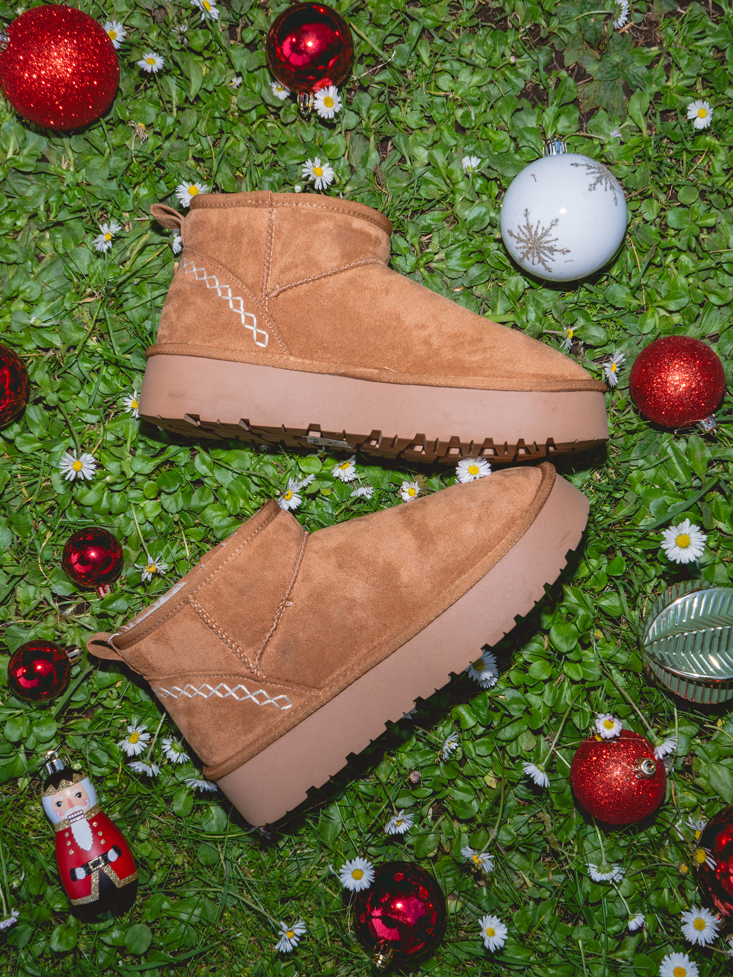 Bota invierno corta detalle costura CAMELLO