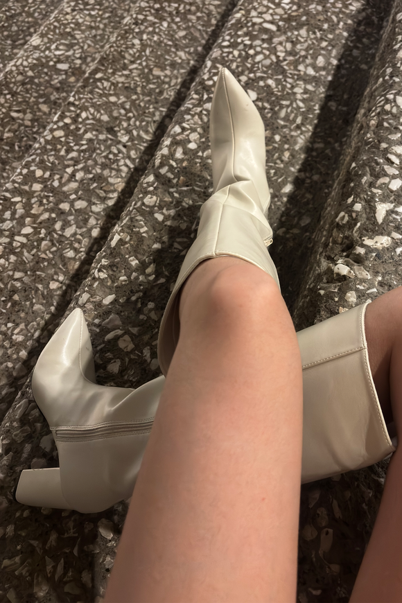 Bota larga estructurada