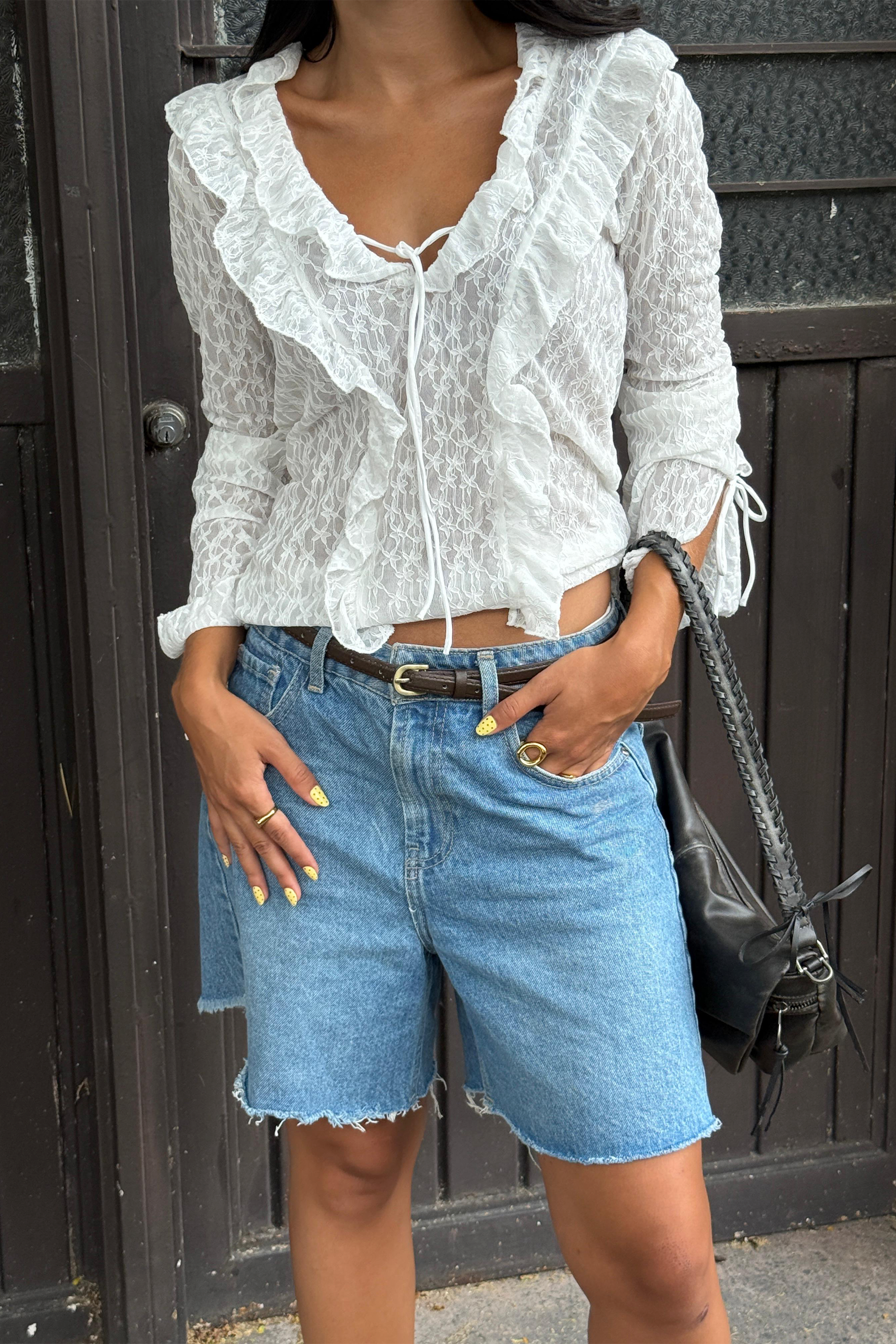 Short cintura alta al corte MEDIUM WASH