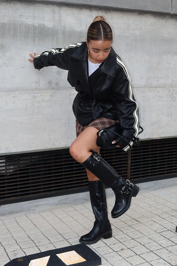 Gabardina pu detalle contraste lineas