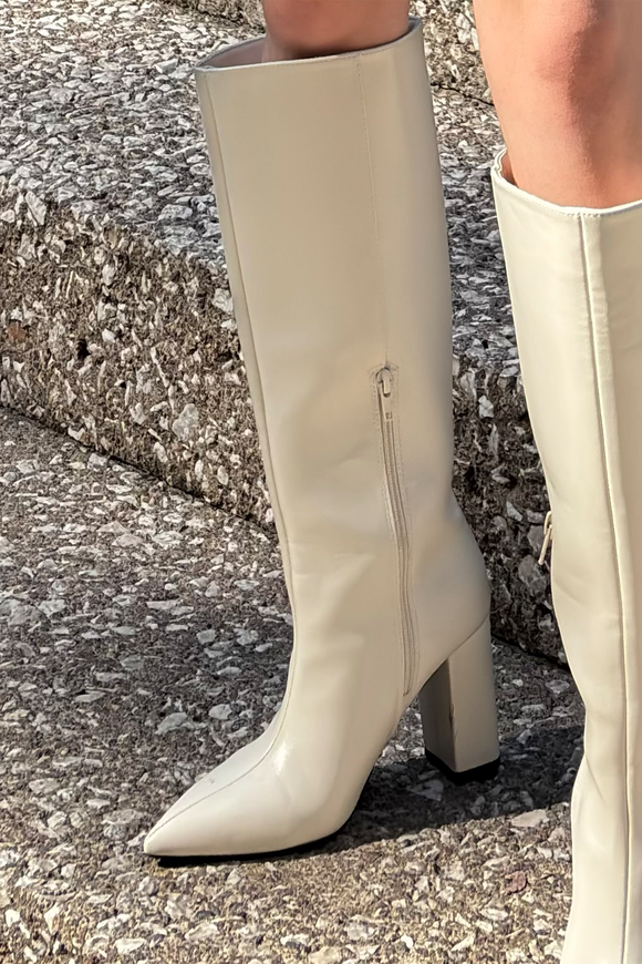 Bota larga estructurada