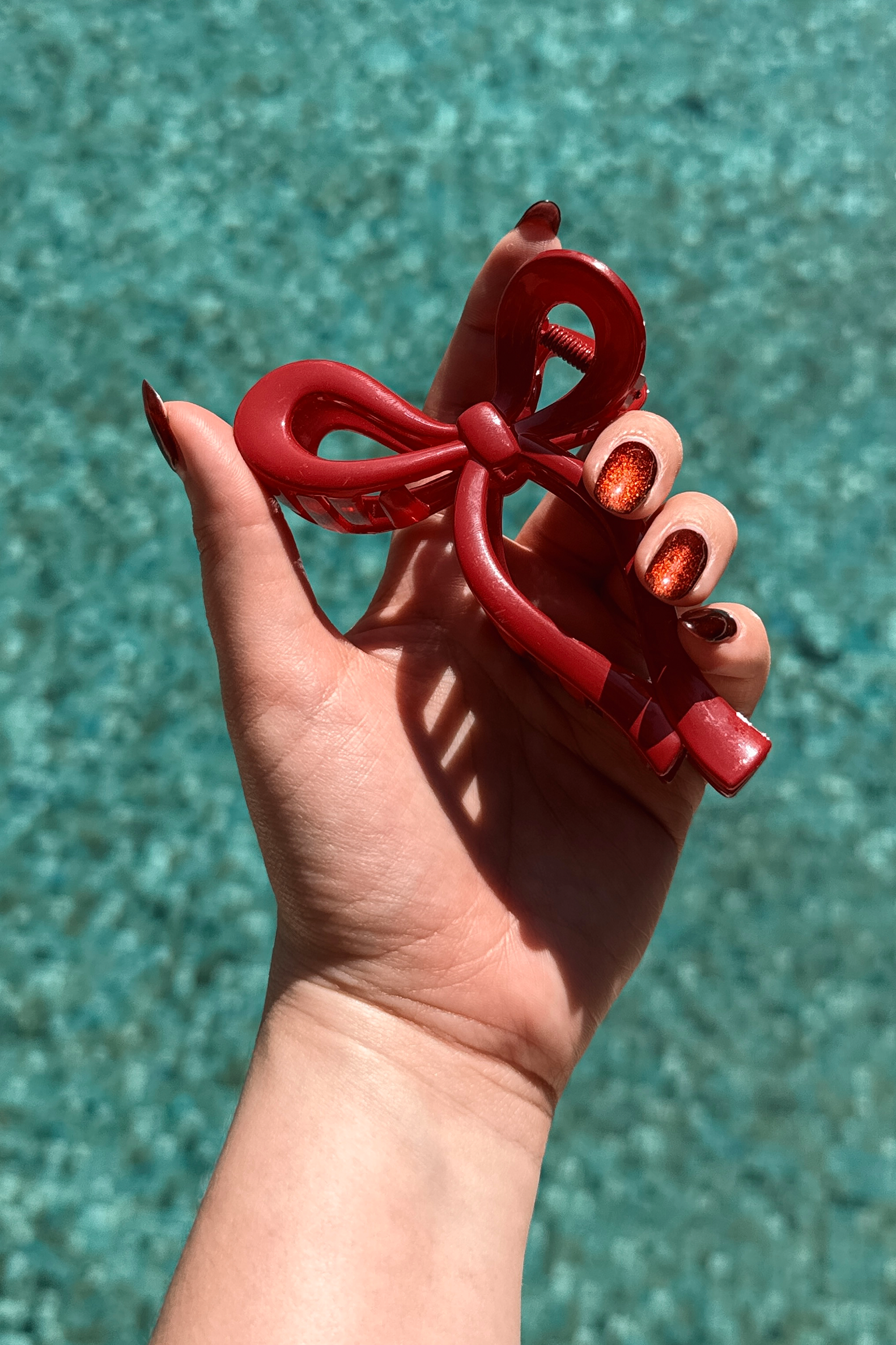 Pinza silueta moño VINO