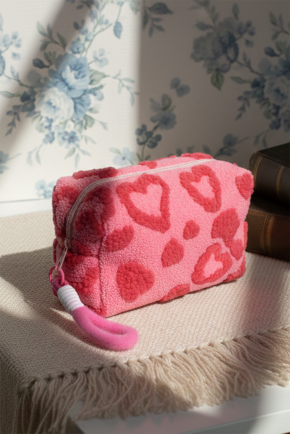 Cosmetiquera corazones peluche