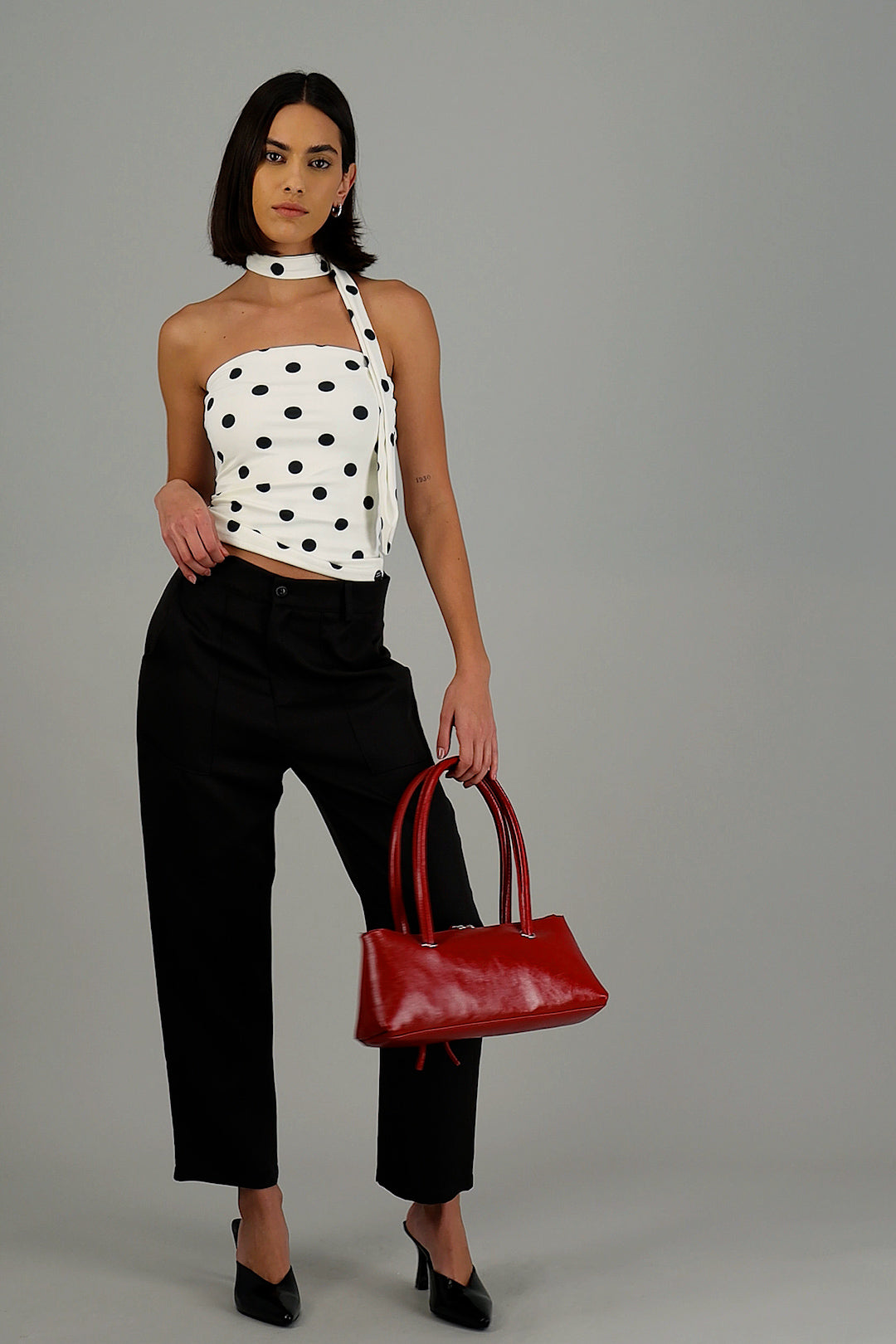 Pantalón con bolsas NEGRO